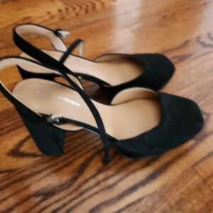 Marc Fisher Suede Block Heels. Ankle Strap. Black. Sz 8M  Worn 2x